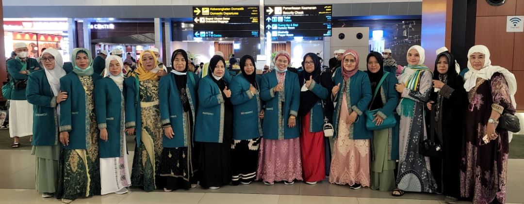 Rombongan jamaah haji armina sari madani tiba dengan selamat di bandara sultan hasanuddin makassar