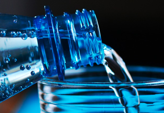 minum air putih efektif untuk mengeluarkan racun