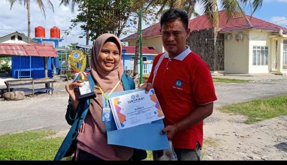 Penulis artikel ini adalah Indah Sukma Ningsih. Dia merupakan mahasiswa Universitas Lampung yang baru saja meraih juara tiga lomba menulis tentang wisata di Pesisir Barat.