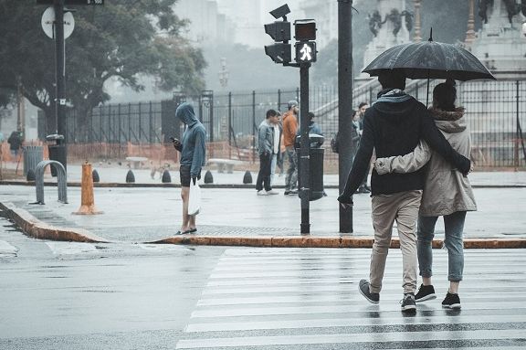 Ilustrasi Prakiraan cuaca BMKG|BMKG Keluarkan Peringatan Potensi Hujan dan Petir di Sebagian Jakarta: Cek Prediksi Prakiraan Cuaca