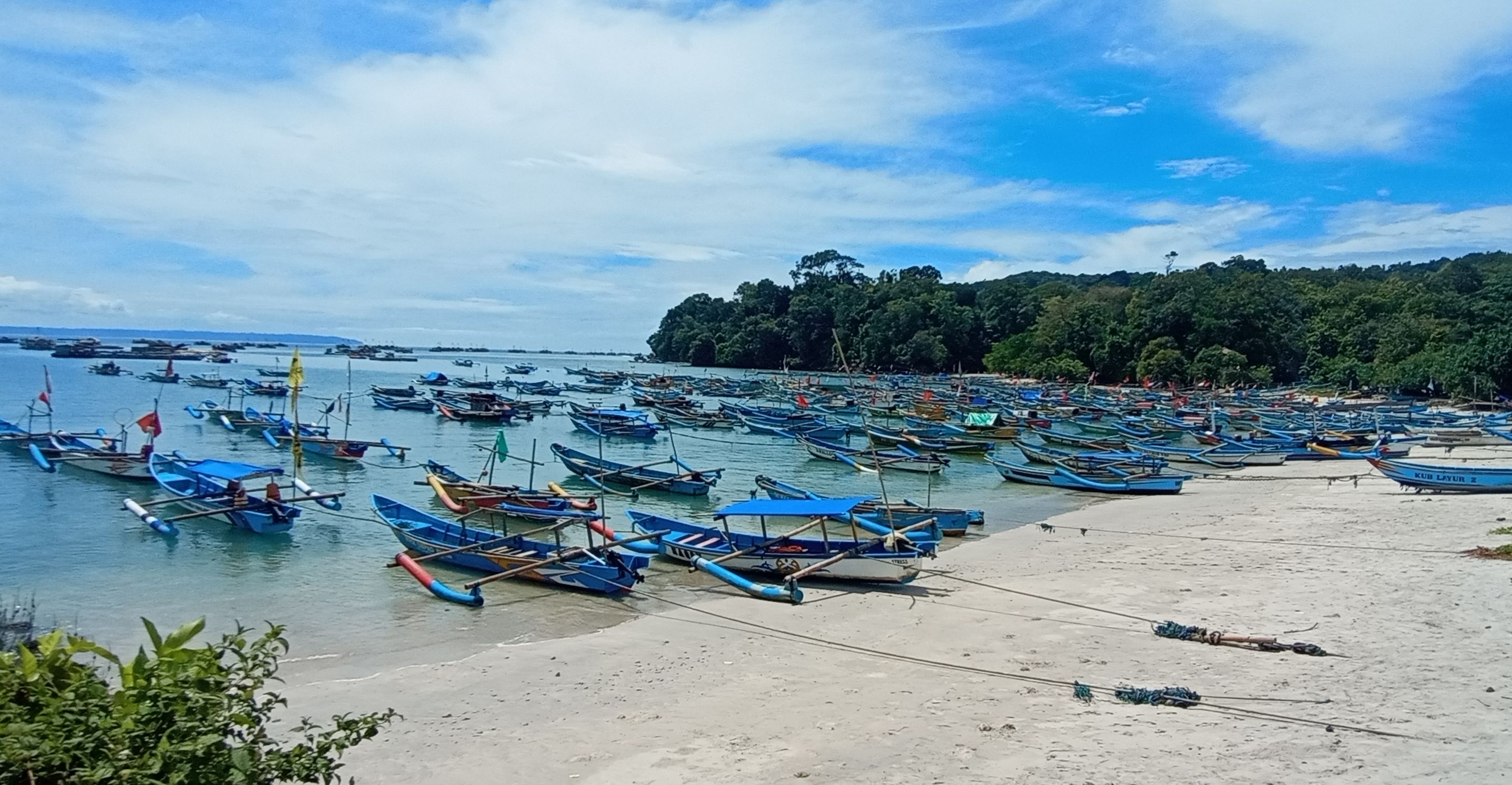 Nelayan di Pangandaran keluhkan dengan adanya pembatasan pembelian BBM.