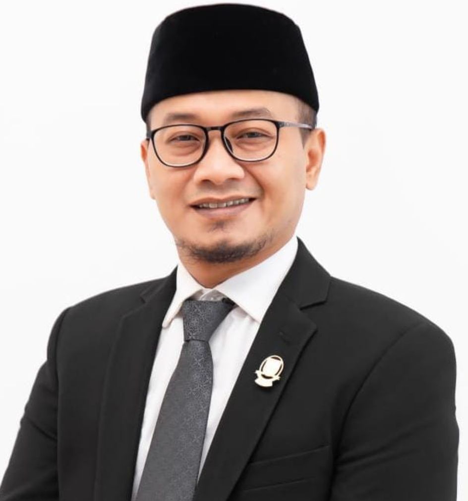 Riki Ganesa Anggota Komisi A DPRD Kabupaten Bandung, akan segera panggil manajemen PT Geo Dipa Energi dan Star Energi Geothermal wayang windu untuk mendapat keterangan terkait kompensasi lahan pengganti