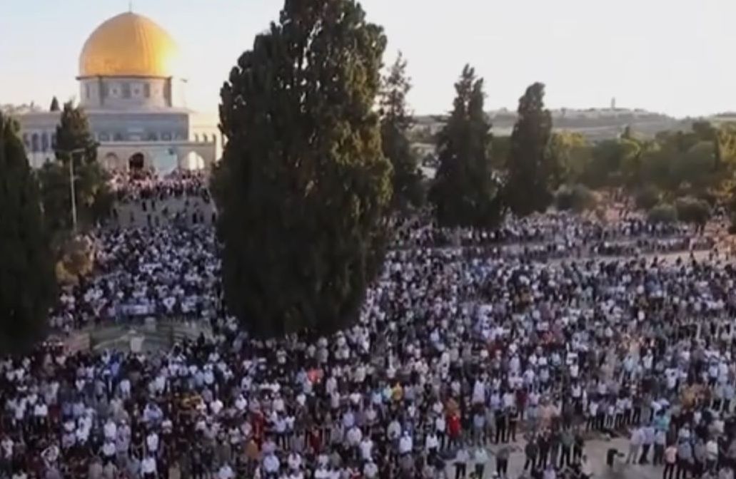 Sekitar 40.000 warga Palestina Minggu 16 Juni 2024 melaksanakan salat Idul Adha di halaman Masjid Al Aqsa Yerusalem Timur.