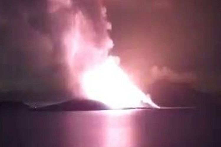 Gunung Anak Krakatau Siaga Level III, Kondisi Pagi Hari Ini Sulitkan Pengamatan Kawah