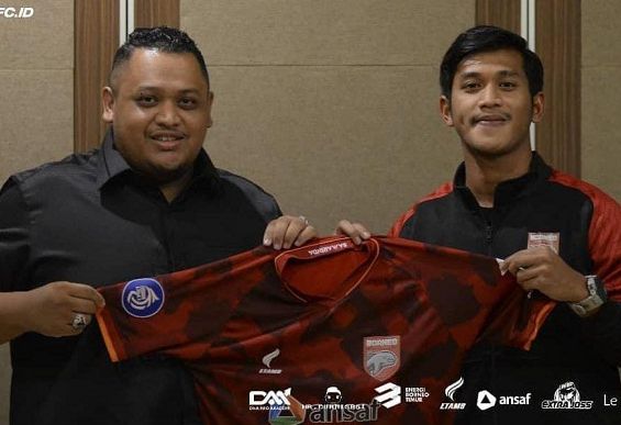 Indra Mustafa tinggalkan Persib Bandung dan gabung ke Borneo FC..*
