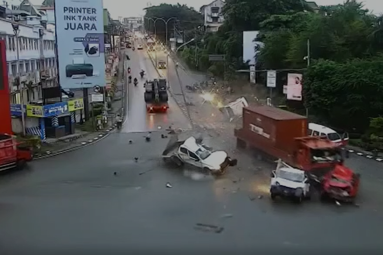 Kronologi Versi Sopir, Kecelakaan Maut Truk Tronton Tabrak Puluhan ...