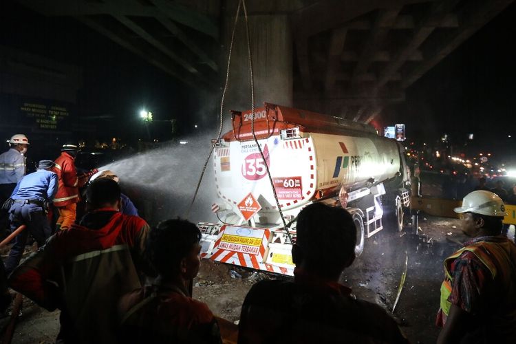 Netizen Bicara Soal 'Lampu Merah Maut' Di Lokasi Kecelakaan Cibubur ...