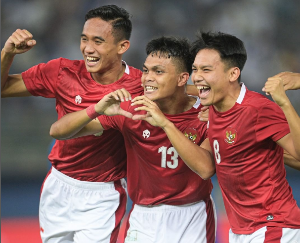 Selebrasi para pemain Indonesia setelah mengalahkan Kuwait di kualifikasi Piala Asia 2023