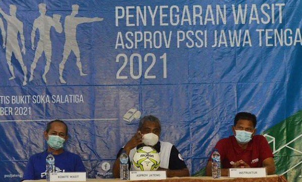 Asprov PSSI Jateng gelar penyegaran Wasit untuk kesiapan Kompetisi tahun 2021. / @pssijateng