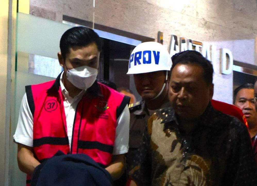 Harvey Moeis suami Sandra Dewi saat digiring Tim Kejagung RI setelah ditetapkan sebagai tersangka atas kasus korupsi timah di Bangka Belitung 