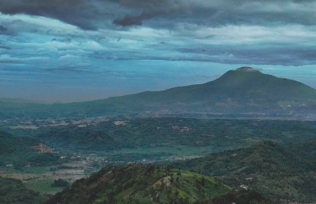Gunung Tampomas tawarkan keindahan mempesona yang bisa dinikmati di parking bay tol Cisumdawu