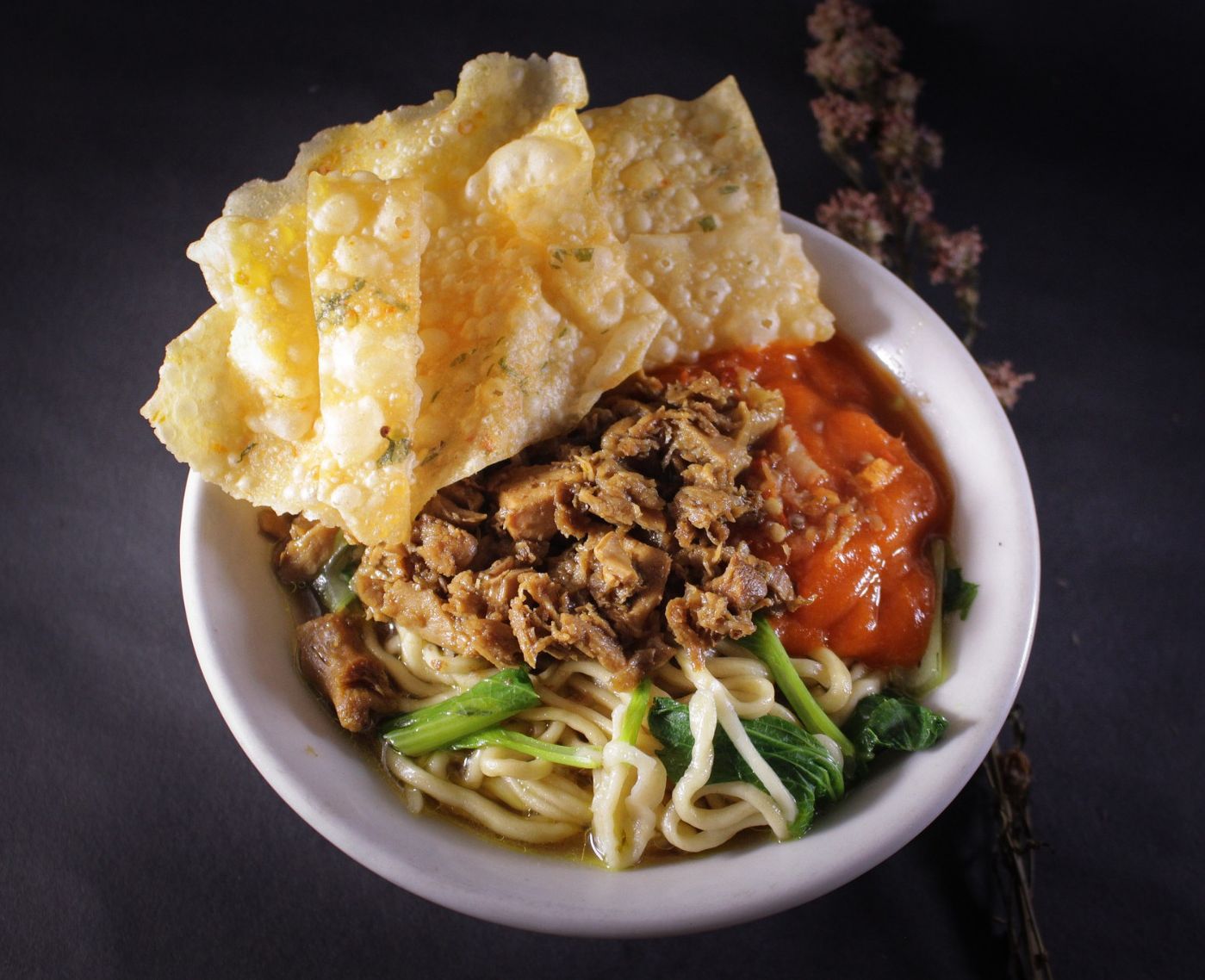 Ilustrasi - Mie Ayam rumahan beserta resep dan cara membuat.