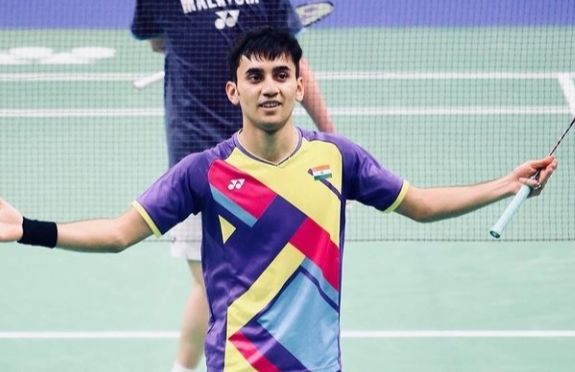 Atlet badminton asal India, Lakhsya Sen, berhasil membantai Anthony Sinisuka Ginting di partai pertama final Thomas Cup 2022.