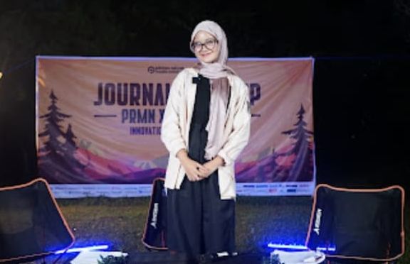 Khansa Syahla Aliyah Saat Menjadi Pembicara di Acara Journalist Camp 2023 PRMN bersama Eiger Adventure