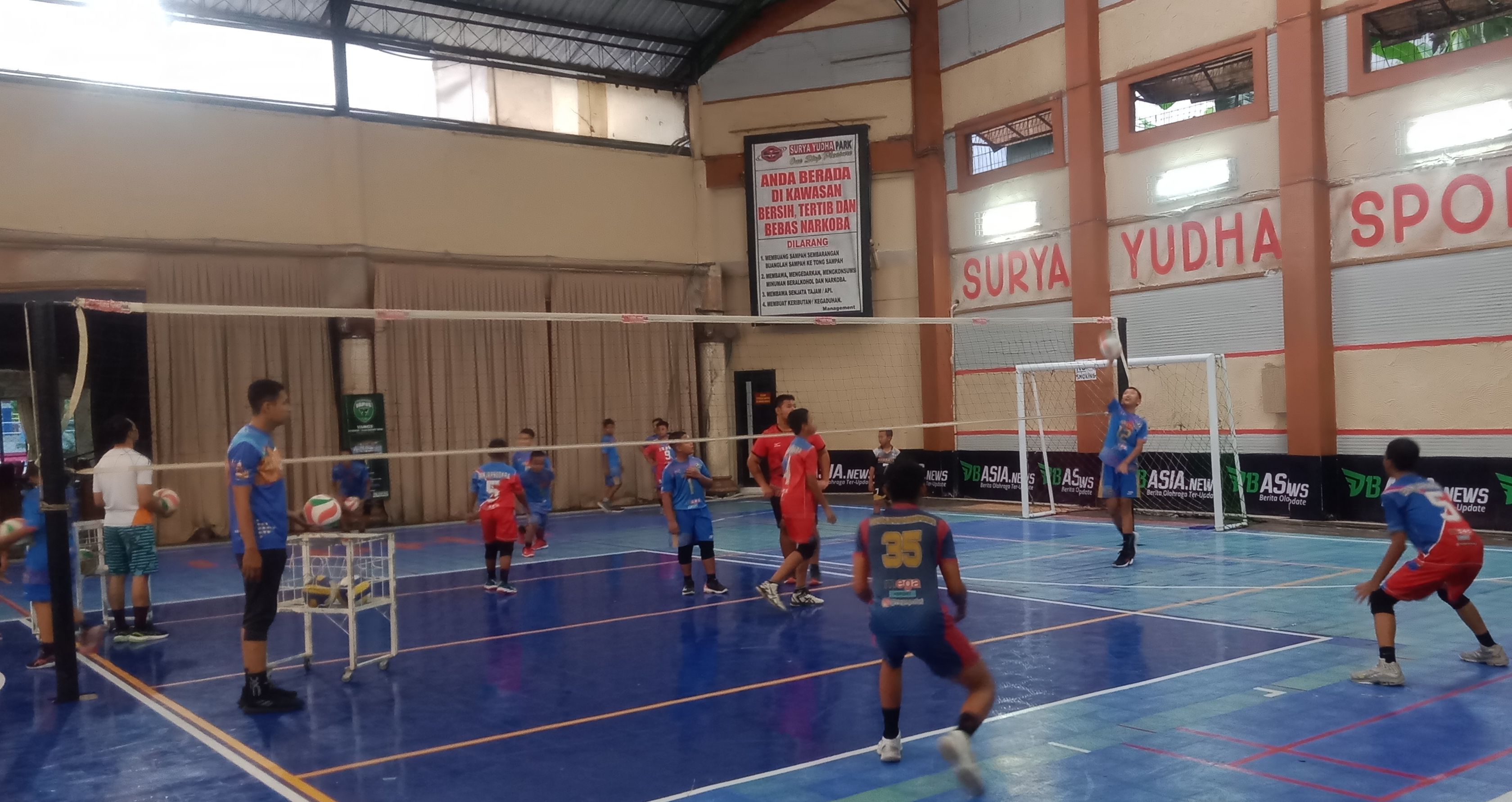 Suasana Latihan Bravo Banjarnegara Volley Ball di Surya Yudha Sport Center