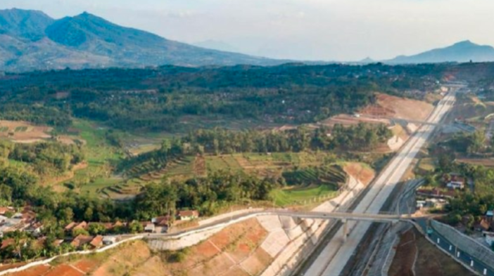 Tol Cisumdawu melintasi Gunung Tampomas dan akan dibangun parking bay