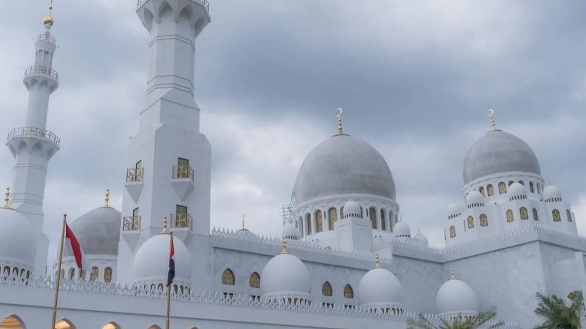 Masjid Raya Sheikh Zayed Solo Simbol Persahabatan Toleransi Dan