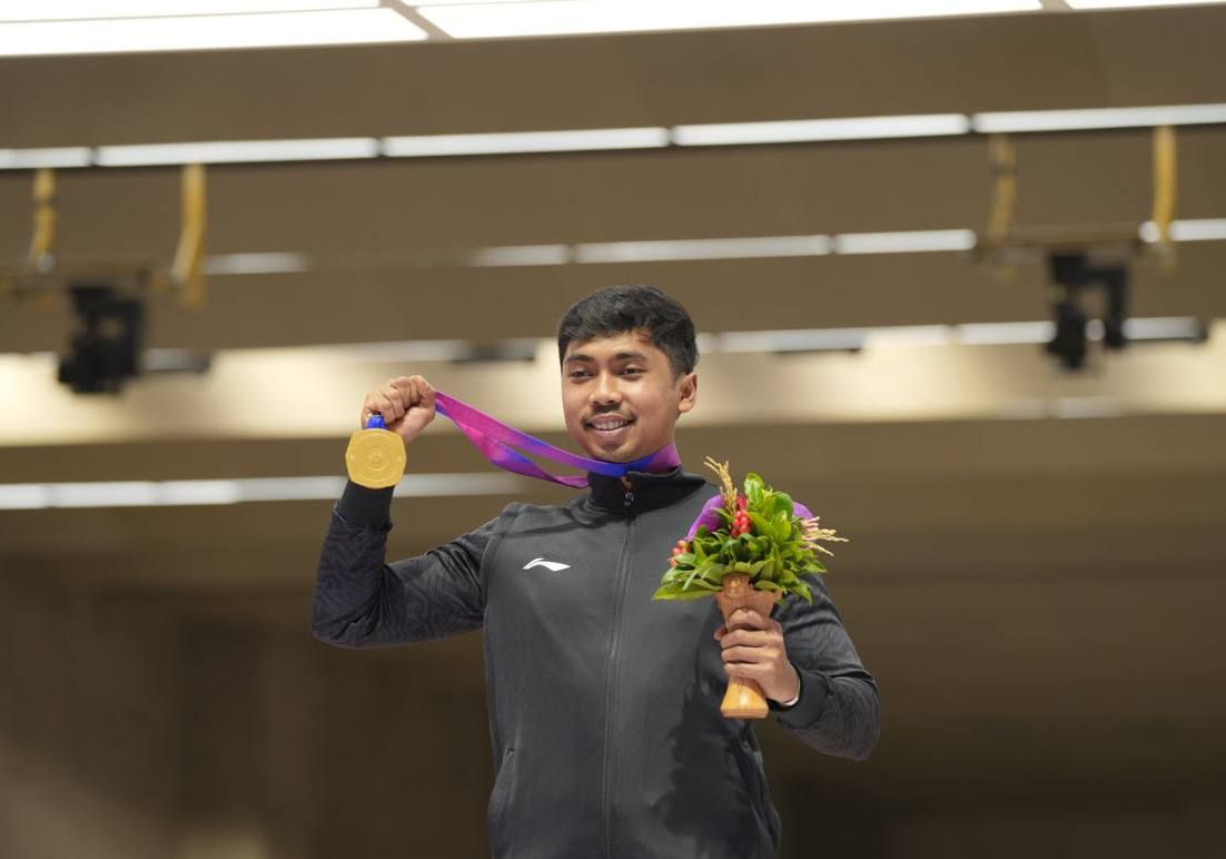 Muhammad Sejahtera Dwi Putra dari cabor Menembak memperoleh emas pertama bagi Indonesia di Asian Games 2023 Hangzhou.