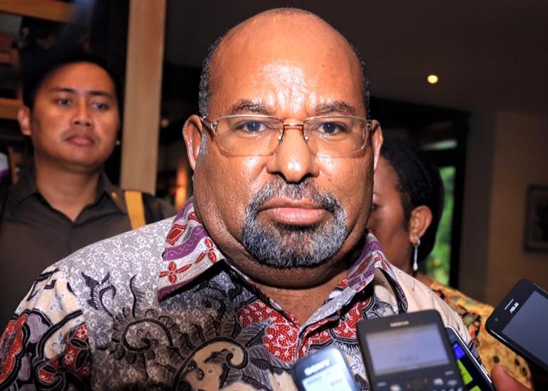 Gubernur Papua,  Lukas Enembe, S.IP, MH.., saat diwawancara dalam sebah kesempatan dengan media di Jayapura.
