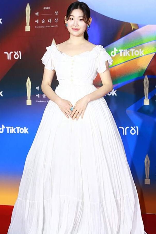 Ada Suzy Hingga Kim Tae Ri, Berikut 26 Aktris yang Tampil Memukau di Red Carpet Baeksang Arts Awards Ke-58