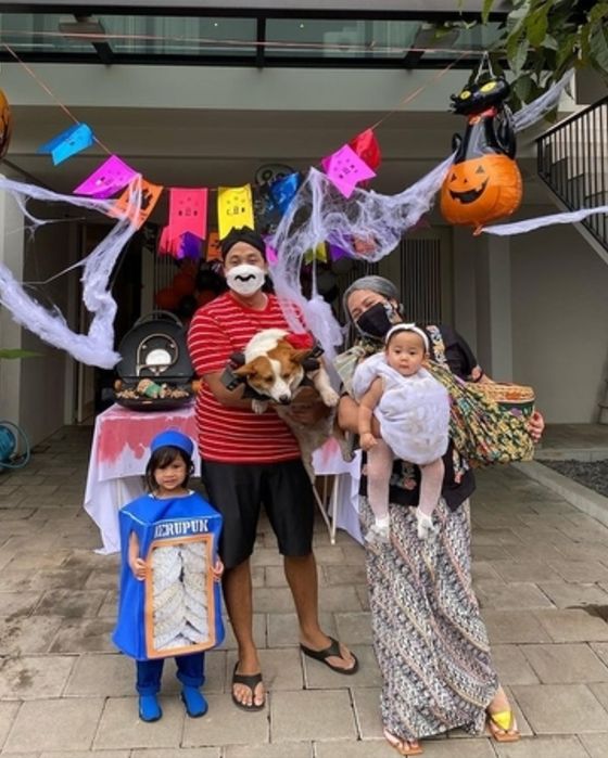 Bikin Ngakak, Sederet Foto Perayaan Halloween Seleb Indonesia dari Kaleng Kerupuk Hingga Jadi Pocong