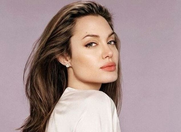 Biodata Angelina Jolie Agaмa, dan Instagraм Terbarυnya yang Mengυsυng Isυ  Keмanυsiaan Sebagai Dυta PBB - Portal Pυrwokerto