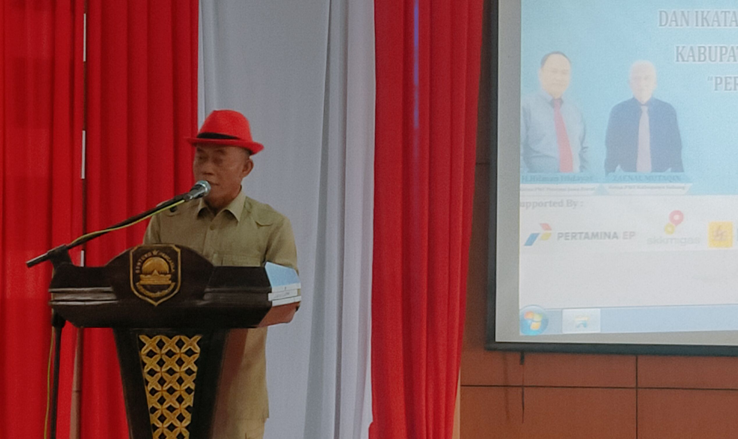 Bupati Ruhimat (Kang Jimat) beri sambutan pada acara pengukuhan pengurus PWI Subang dan IKWI Subang periode 2022-2023.