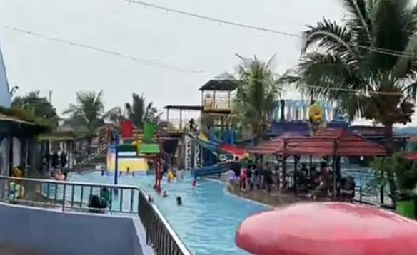 Tempat wisata air Aqualand Waterpark Kota Serang Banten.