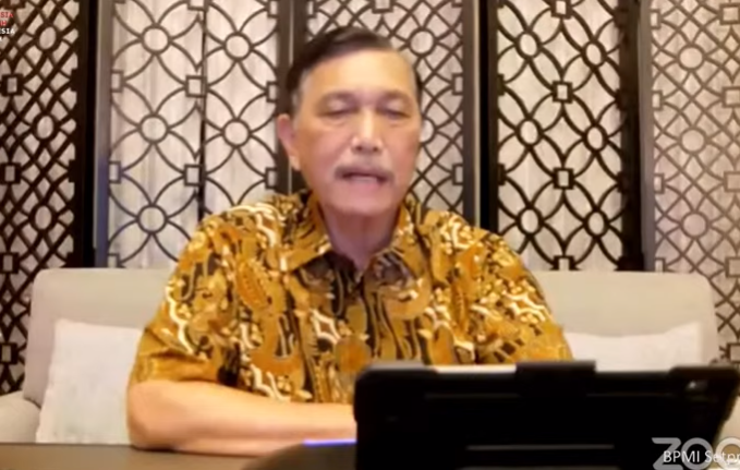 Menko Marives Luhut Binsar Pandjaitan mengumumkan perpanjangan PPKM Jawa - Bali.