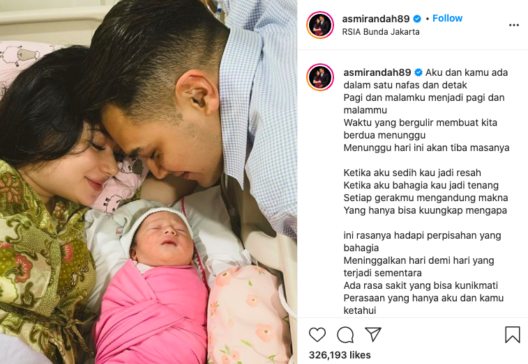 Asmirandah membagikan momen bahagianya saat melahirkan anak pertama di akun instagram pribadinya pada 25 Desember 2020.*