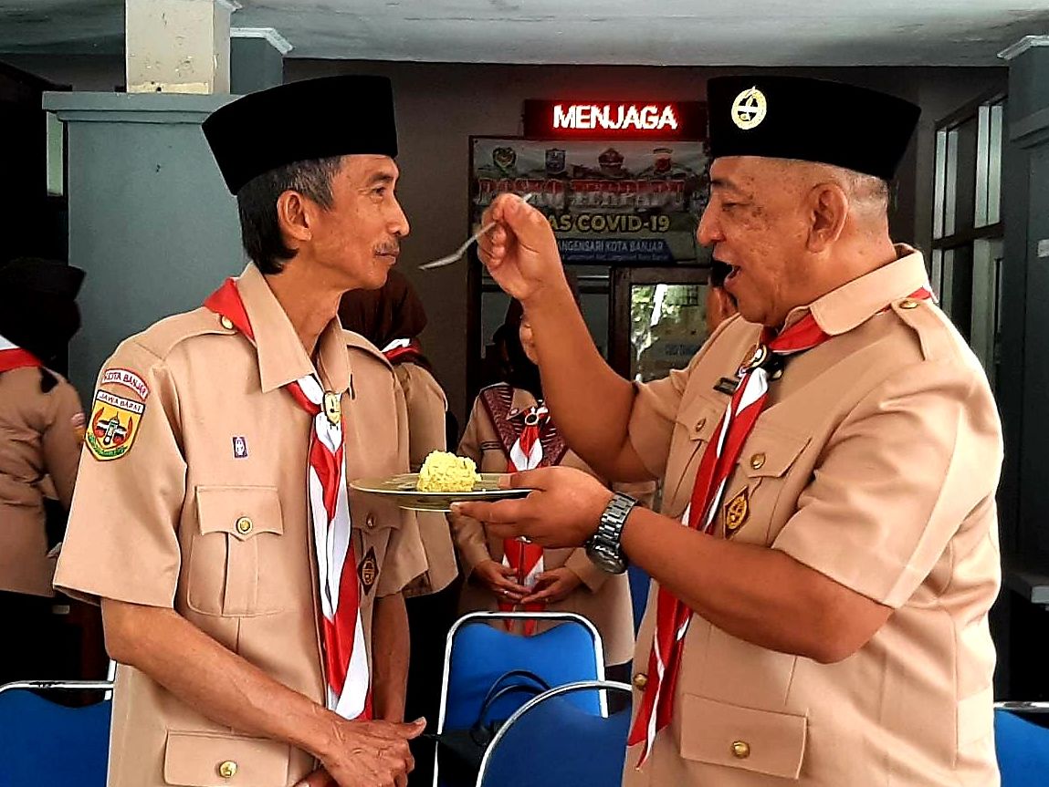 Kemesraan Ketua DPD Partai Golkar Banjar, Dadang R Kalyubi dan Ketua DPC PDIP Kota Banjar, Nana Suryana saat acara di Pendopo Banjar beberapa waktu lalu.