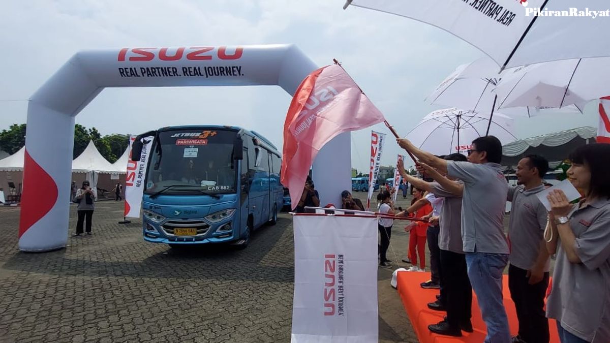 Isuzu lepas 50 sopir dan keluarga dalam program mudik gratis lebaran 2024.