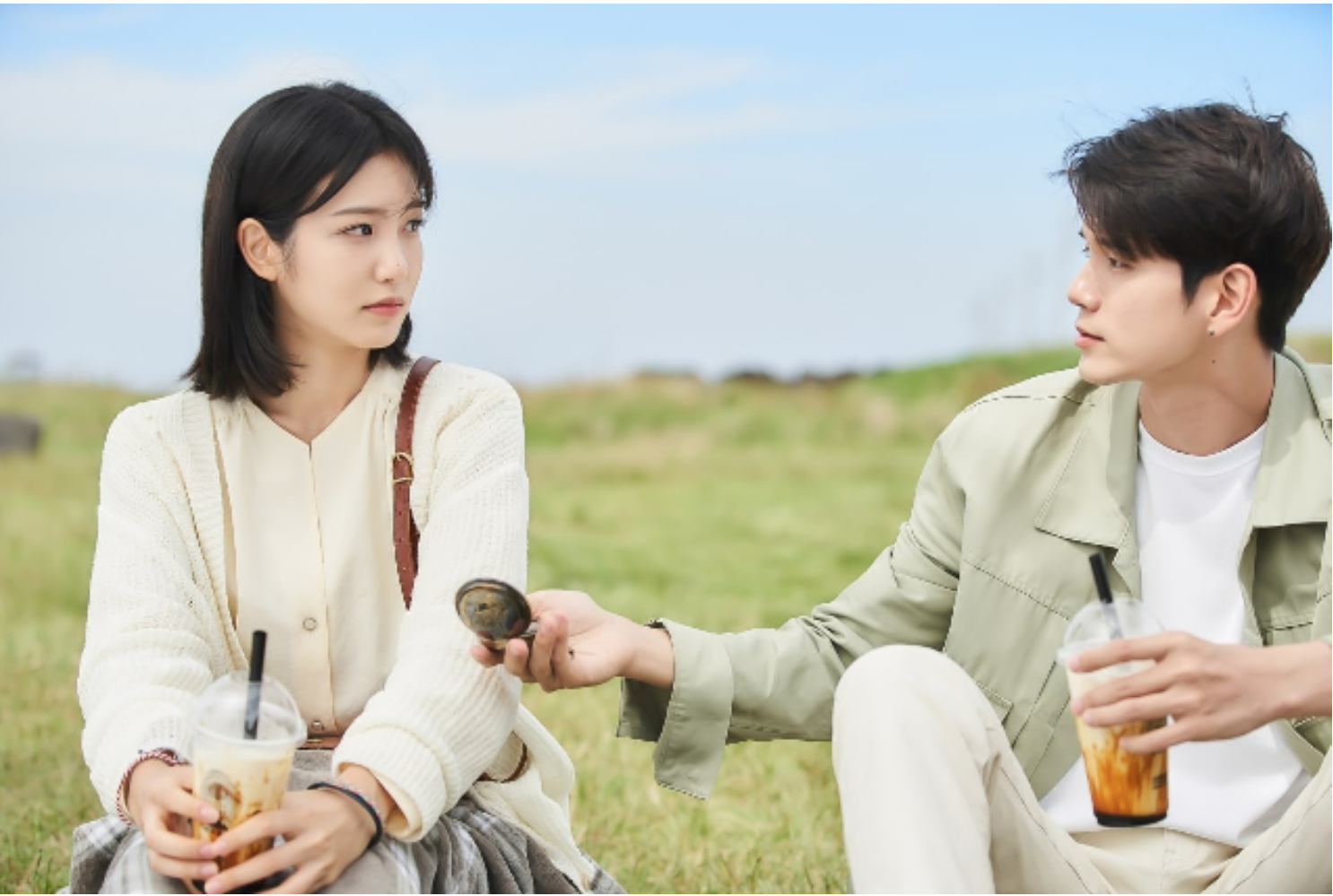Cuplikan Ong Seong Wu dan Shin Ye Eun dalam upcoming Drama ‘More Than Friends’ (Pict by Soompi)