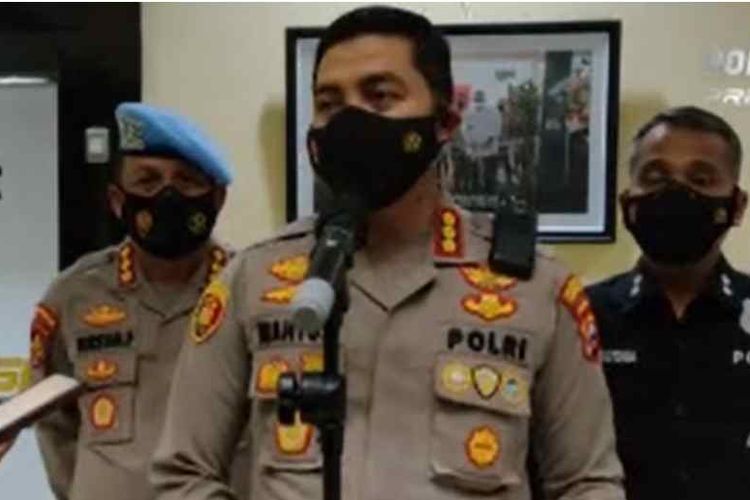 Update Kasus Polisi Banting Pendemo Kapolda Banten Minta Maaf Jamin Kesehatan Korban Lensa Banyumas<script async src=