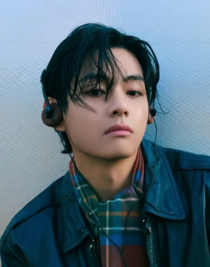 Kim Taehyung Umur Berapa Tahun Ini? Biodata V BTS Penyanyi Ternama Korea:  Agama, Adik, Pacar, Lagu Solo - Lamongan Terkini