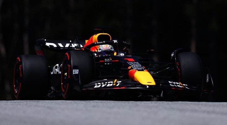 Pembalap tim Red Bull, Max Verstappen menjadi pole position di babak kualifikasi F1 GP Austria yang berlangsung pada hari Jumat, 8 Juli 2022.