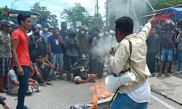 Foto AHY Dibakar di Kupang, Benny Pertanyakan Kader Demokrat di NTT Tidak Memberikan Reaksi  