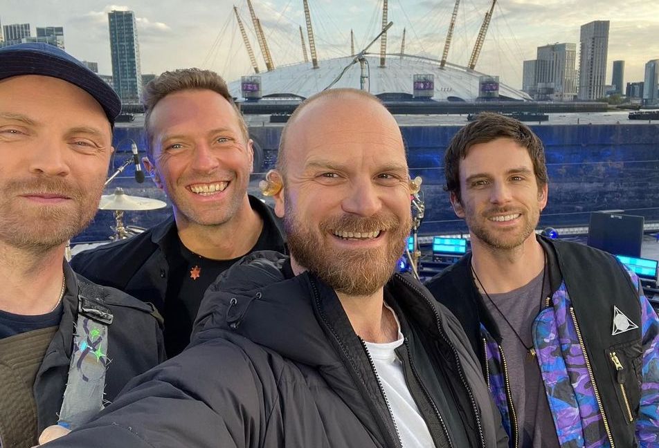 Band rock asal Inggris, Coldplay secara terbuka mengajak Presiden Jokowi untuk bergabung dalam sebuah kampanye penyehatan iklim tingkat dunia. (Instagram/@coldplay.)