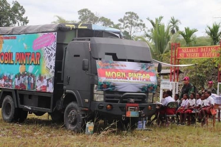 tni ubah mobil tempur jadi perpustakaan keliling di pedalaman papua jakpus news