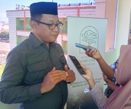 Dr. Hayu Prabowo saat diwawancarai 
