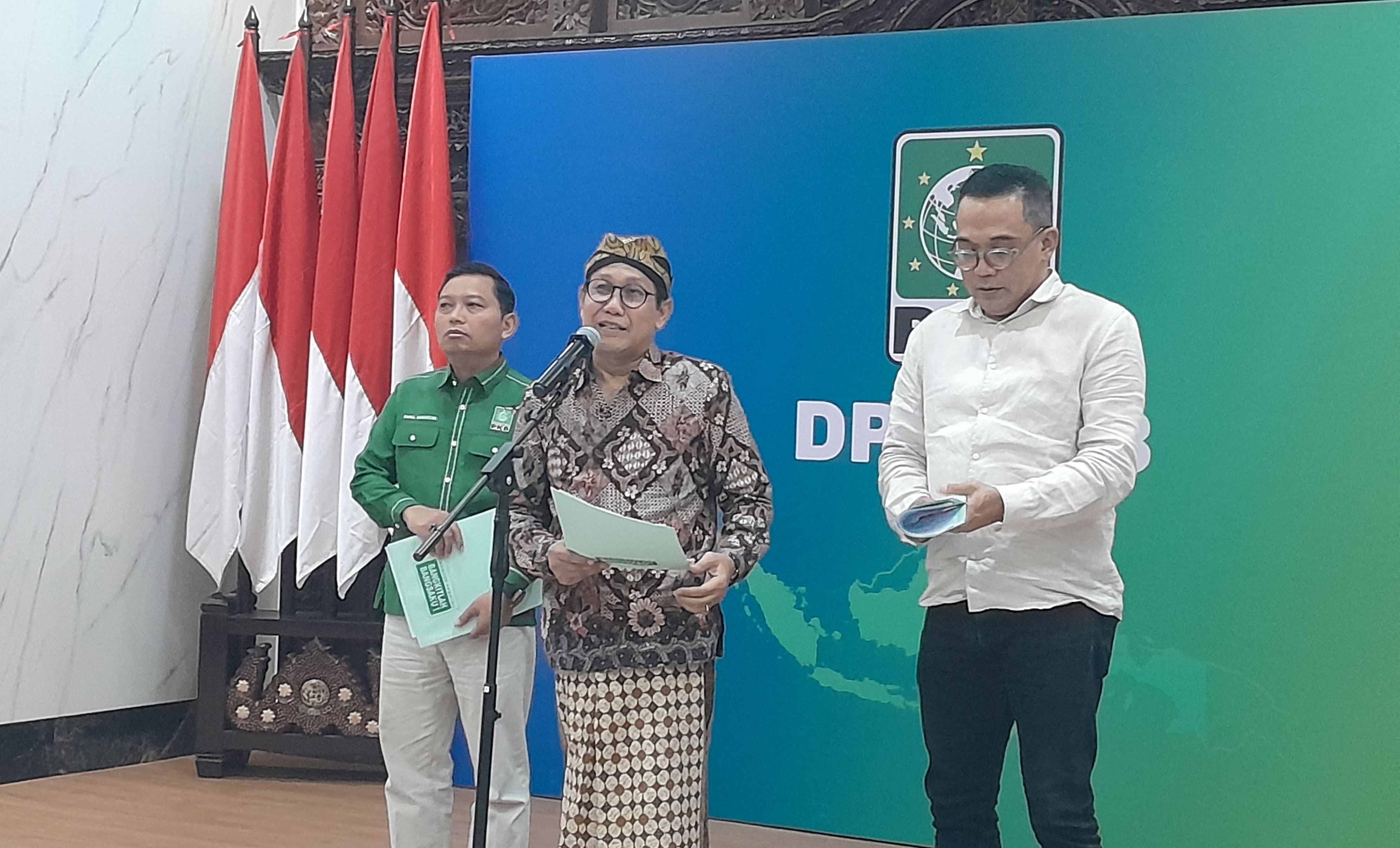 Ketua Desk Pilkada PKB Abdul Halim Iskandar menyampaikan rekomendasi calon kepala daerah jelang Pilkada 2024 di Kantor DPP PKB, Jakarta, Senin, 3 Mei 2024.