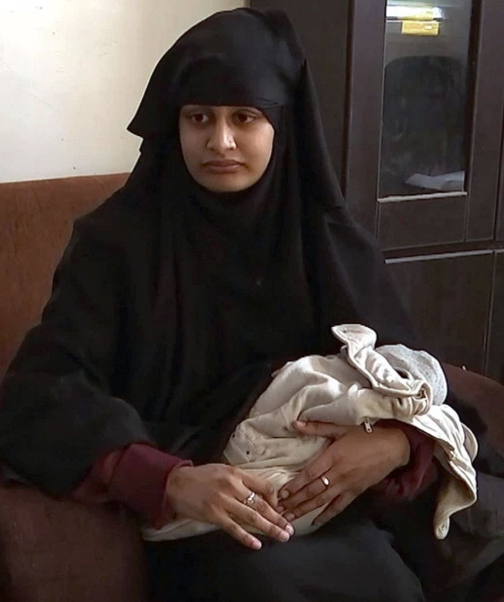  Shamima, yang difoto pada 2019, kini tidak lagi mengenakan jilbab dan mengatakan dia akan 'lebih baik mati' daripada kembali ke ISIS.  