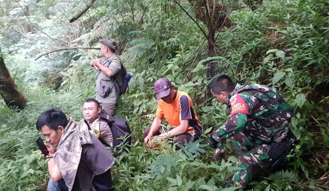 Polisi dan Polhut melaksanakan patroli gabungan di Taman Nasional Gunung Ceremai/SabaCirebon 