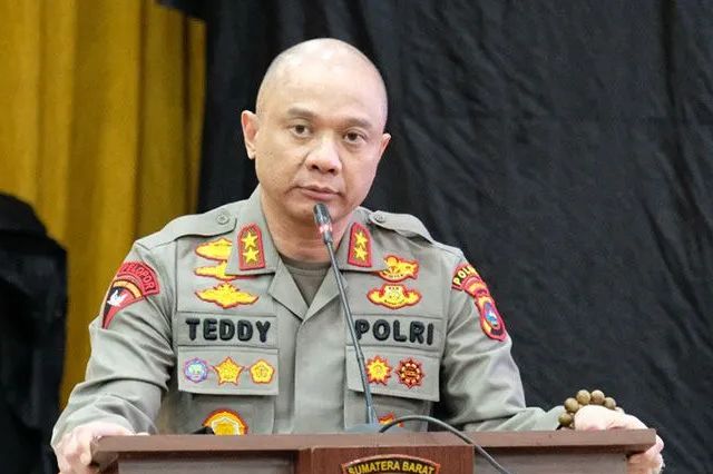 Irjen Teddy Minahasa, tersangka kasus narkoba; Irjen Teddy Minahasa Mengganti Barang Bukti Sabu Dengan Tawas Diungkap Polda Metro Jaya