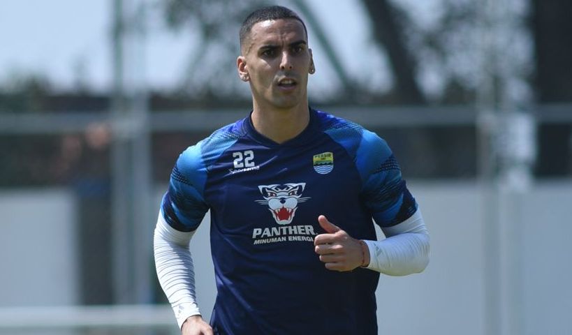 Bek Persib Bandung Alberto Rodriguez.