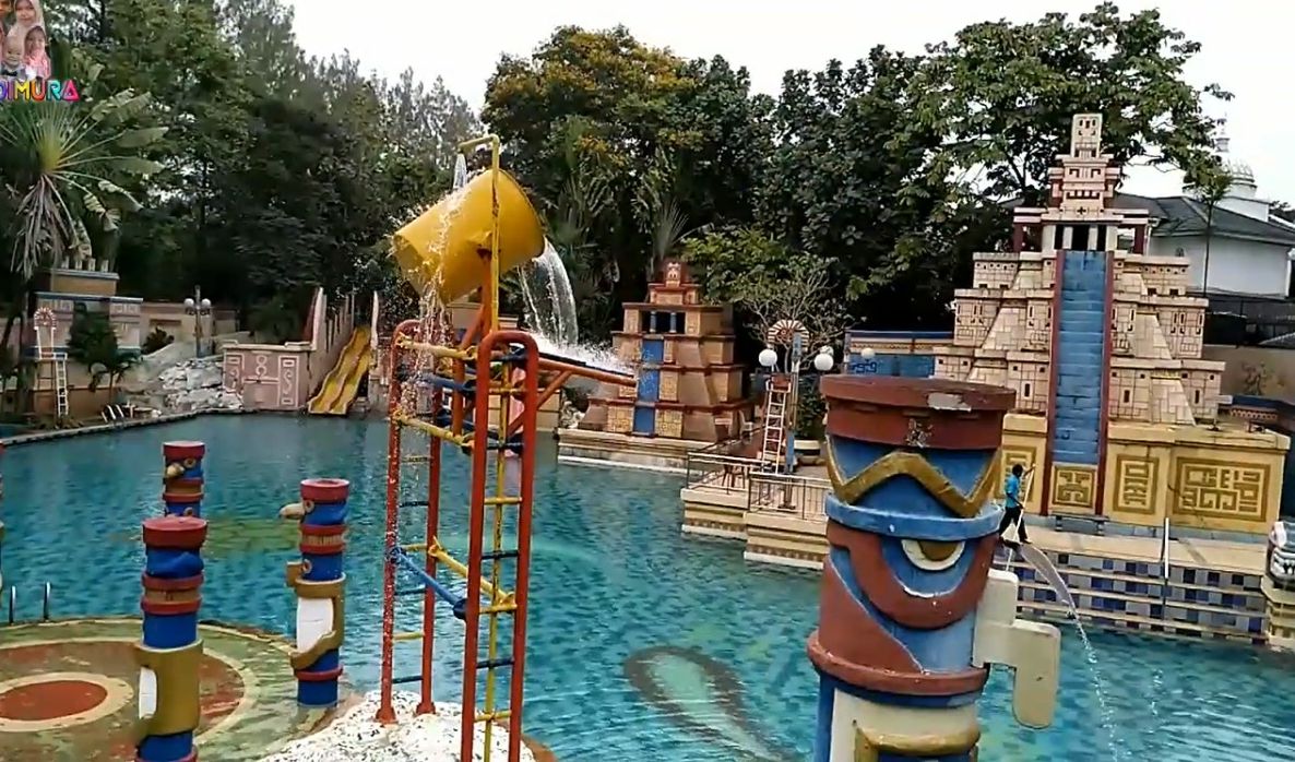 Wisata air kolam renang Eldorado Waterpark Cibubur Legenda Wisata sangat menyenangkan bagi anak-anak