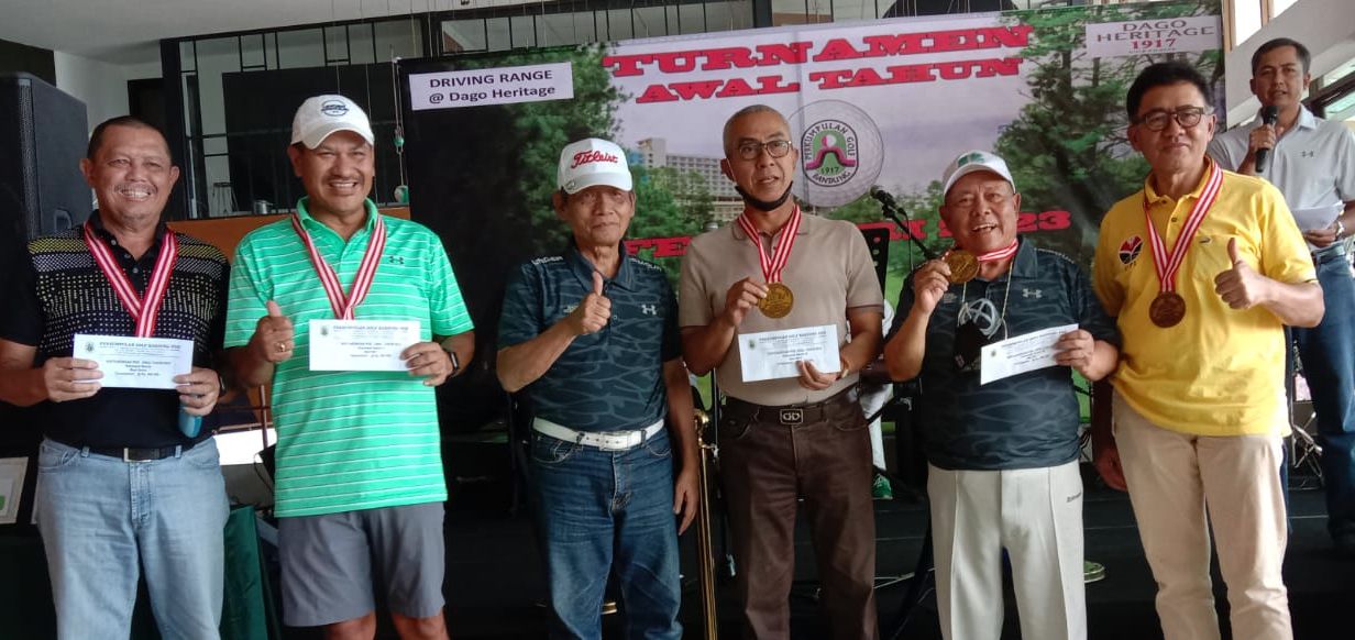 Para juara Flight Senior Pertandingan golf Dago Heritage 1917 di Bandung, Minggu 05/02./Rodji PGB