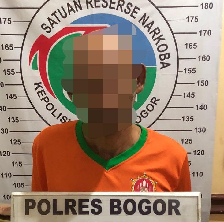 Satu dari tiga tersangka peredaran narkoba asal Aceh yang diringkus di Bogor, Sabtu 22 Agustus 2020
