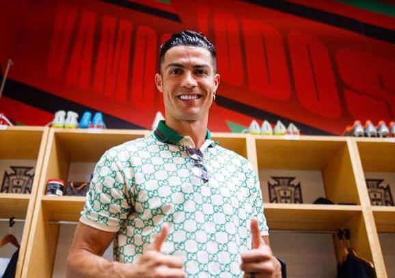 Potret pemain penyerang Manchester United, Cristiano Ronaldo yang tengah viral karena joget TikTok.