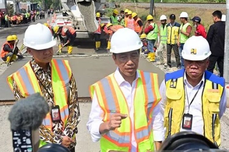 Di Depan Ganjar Pranowo, Jokowi Puji Kualitas Jalan di Jawa Tengah